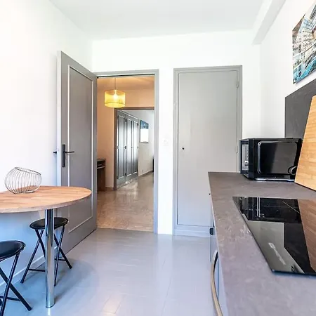 Apartment Le Meyrueis, T3, Clim, Terrasse, Centre Montpellier